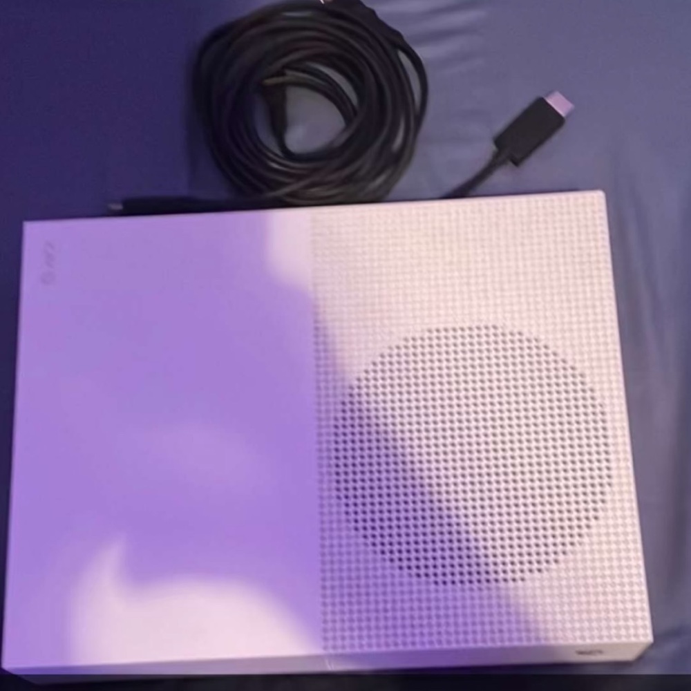 XBOX ONE S Console with Cable